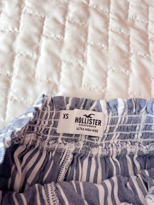 Hollister Blue Striped Paper Bag Shorts Size XS - Image 3