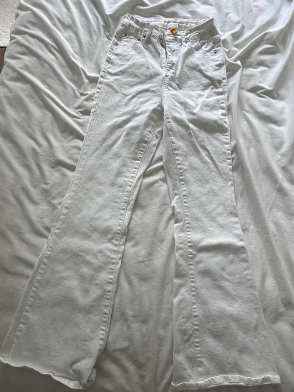 Shein White High-Waisted Jeans Flare - Image 4