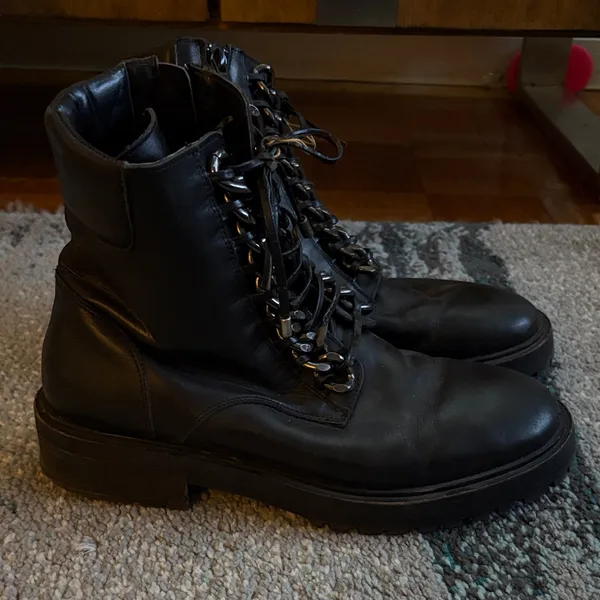 Zara Black Ankle Boots with Chain Accents - Image 6