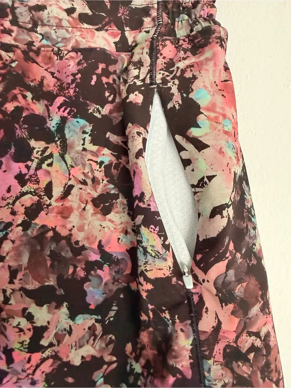 Lululemon Hotty Hot High Rise Skirt Skort Black Stencil Blossom Size 4 W8AF2T - Image 5