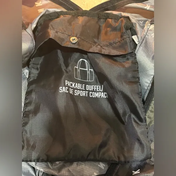 VS PINK PACKABLE DUFFEL (camo print) - Image 10