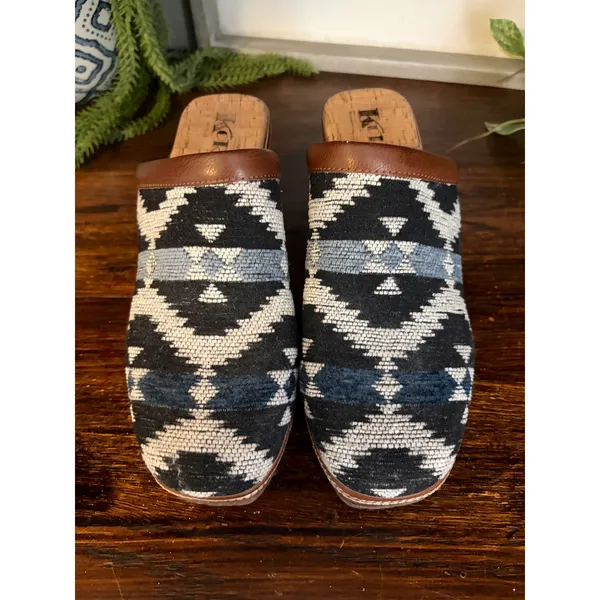 Korks Women 9M Blue Aztec Print Fabric Wood Platform Clog Mules KR0007954 - Image 2