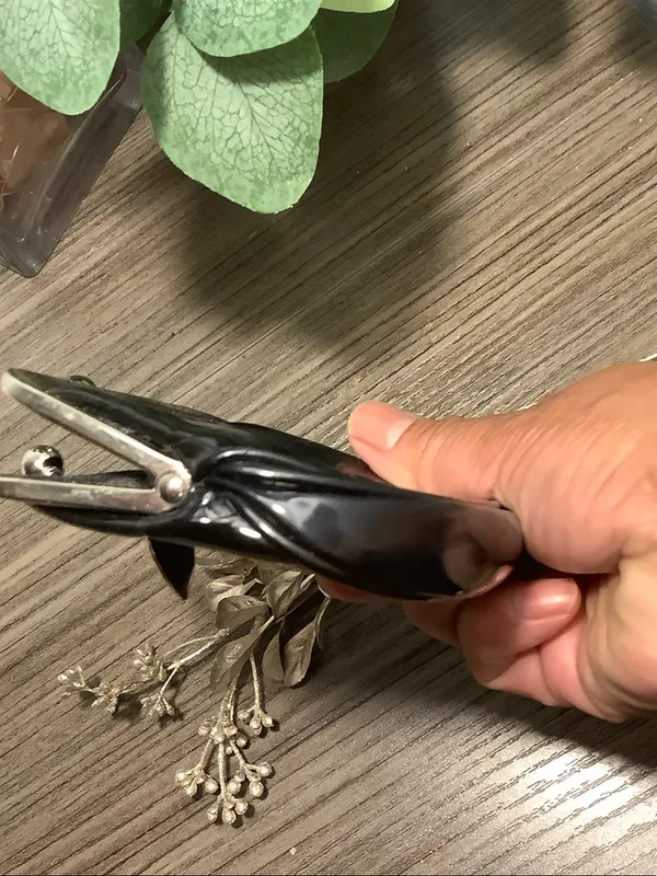 Coach Black Patent Leather Kiss-Lock Coin Purse with Heart Tag - Image 7
