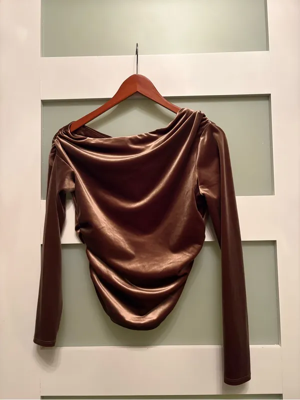 Abercrombie & Fitch Long-Sleeve Velvet Asymmetrical Draped Top Size Small - Image 4