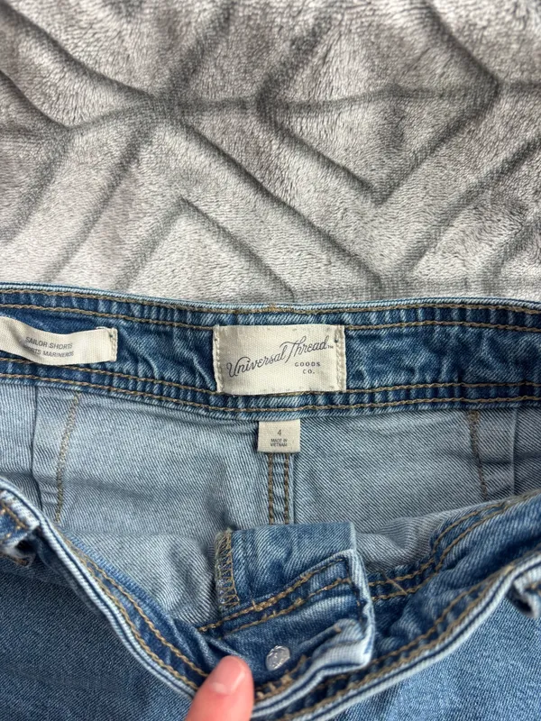 Universal Threads Shorts - Image 3
