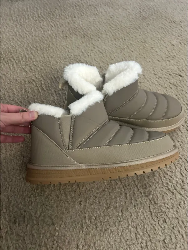 C510Women's Cozy Fur Lined Quilted Boot Slippers size 9 - Image 2