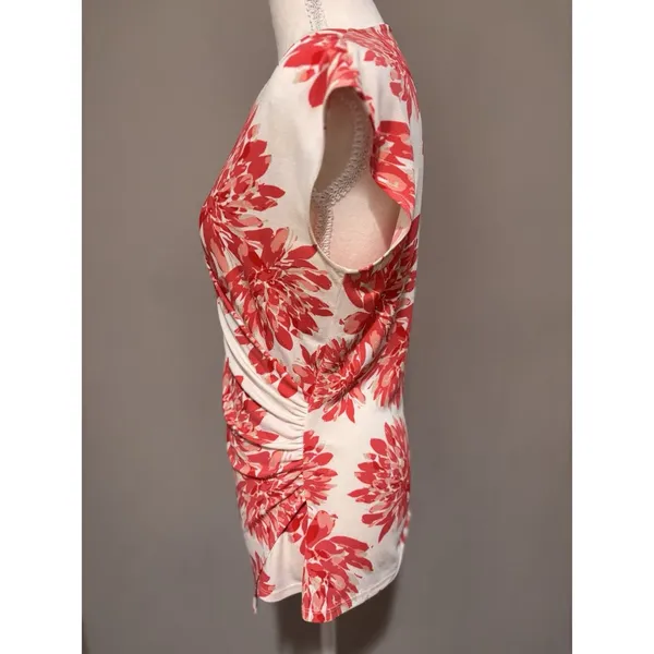 Ann Taylor Women's Sz Med Red White Floral Print Short Sleeve Draped V-Neck Top - Image 3