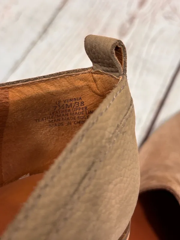 Lucky Brand Vennia Ankle Booties Taupe Leather Chunky Block Heel Sz 7.5 - Image 9