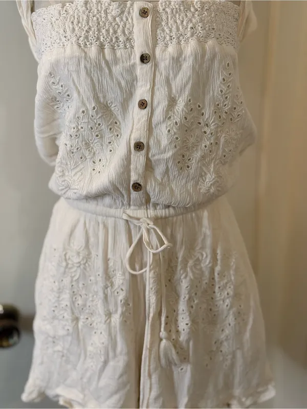 American Eagle Outfitters Cream Eyelet Button-Front Romper Sz M - Image 2