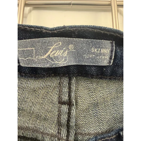 Levi’s Dark Wash Skinny Jeans Women’s Denim Slim Fit 11 pre loved - Image 4