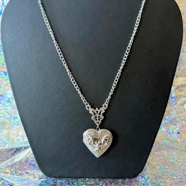 Gothic Vampire Bat Heart Locket Necklace 🦇 Halloween Silver - Image 6