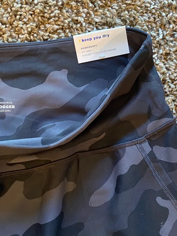 Old Navy Active High Rise Go Dry Camo Joggers - Image 4