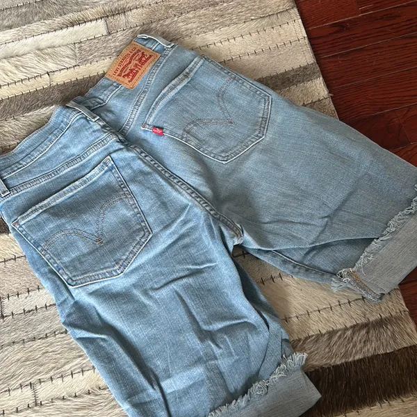 Levi's Light Washed Long Women’s Denim Shorts‎ - Image 5
