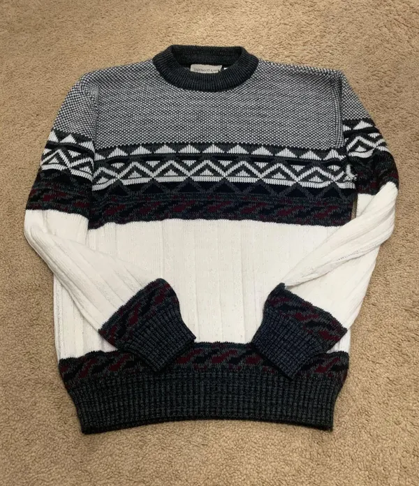 Hardwood & Pine Size Medium Vintage Sweater - Image 2
