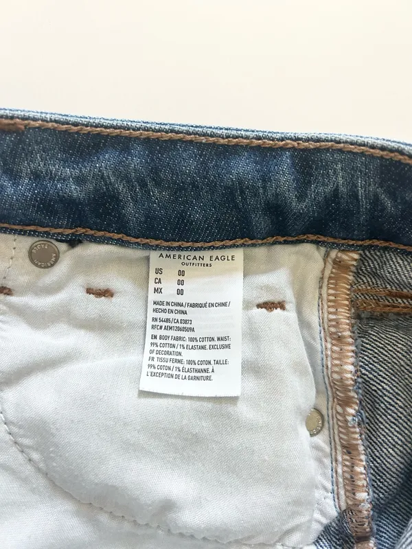 Women’s American Eagle Blue Denim High-Rise Ripped Mom Short - 00 - Image 8