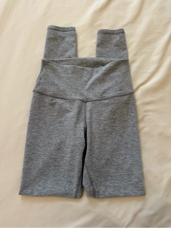 ALO YOGA | High-Waist Alosoft Lounge Leggings in the color Heather Gray - Image 3