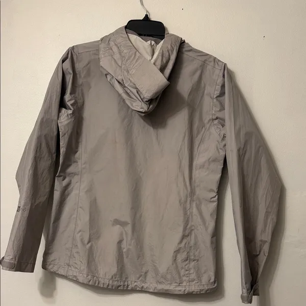Patagonia Light Gray Hooded Jacket - Image 2