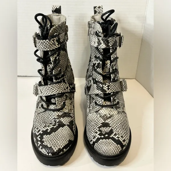 Shoedazzle Adrianna Shoes Block Heel Bootie Black White Faux‎ Snakeskin Size 6 - Image 7