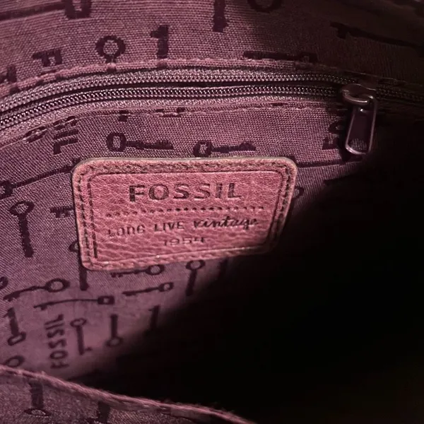 ✨Fossil Wine Crossbody Adjustable with Key Charm✨ - Image 6