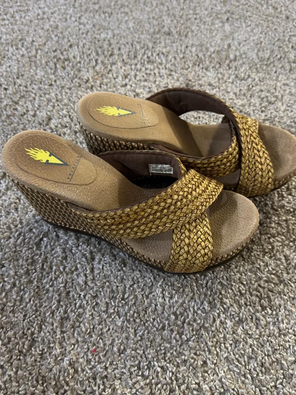Volatile Woven Tan/Brown Platform Wedge Sandals Tan Size 7 - Image 3
