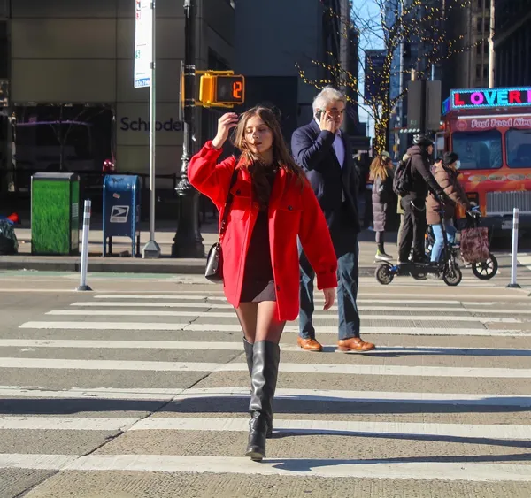Red coat - Image 3