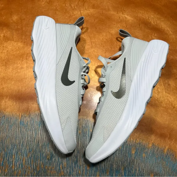 Nike Promina Walking Shoes Light Gray Metallic Sneakers size 7.5 - Image 2