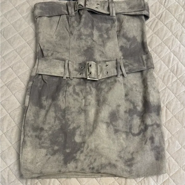 Pretty Little Thing Gray Strapless Belted Dress - Image 2