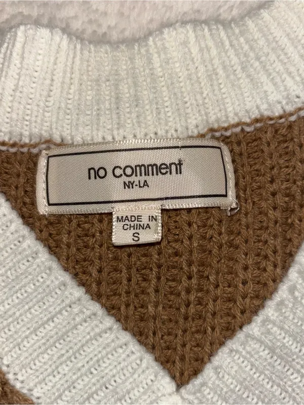 No Comment NY LA Colorblock V-Neck Cable & Rib Knit Sweater - Image 2