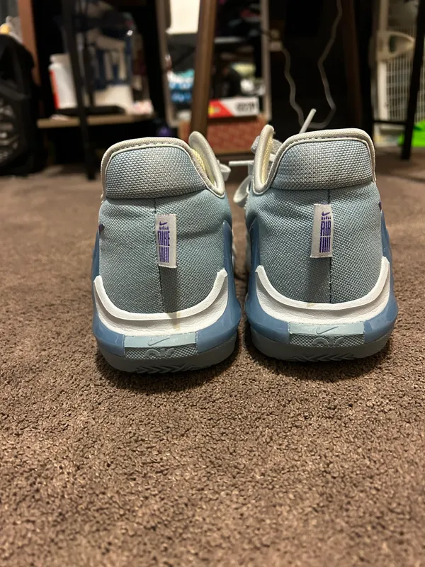 Nike Volleyball Shoes - Image 2