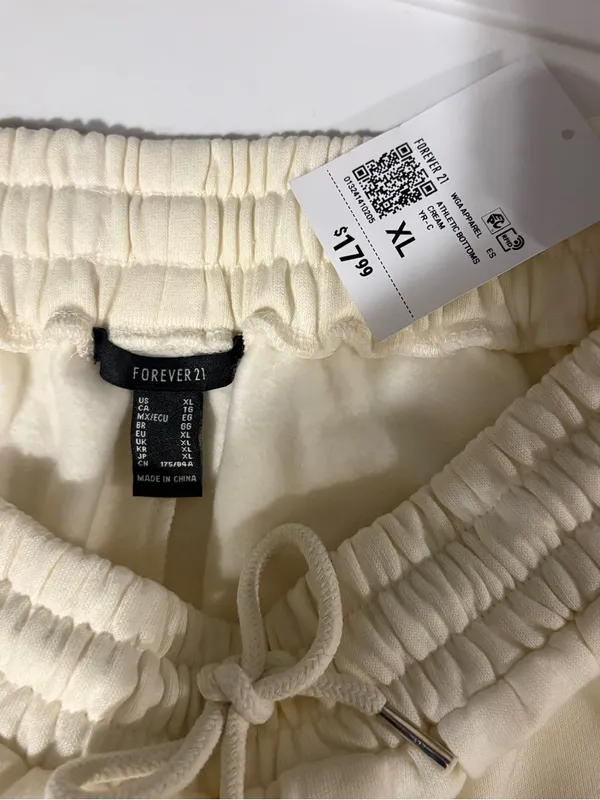 Forever 21 Cream Fleece Drawstring Sweat Shorts NWT - Image 4