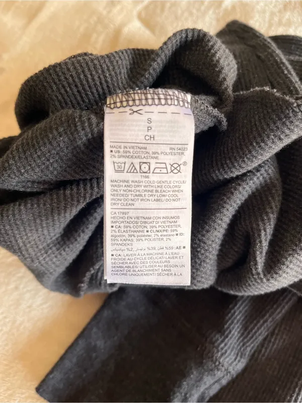 Old Navy Charcoal Gray Long Sleeve Comfy Waffle Print Thermal Women’s Top Shirt Sz S EUC - Image 4