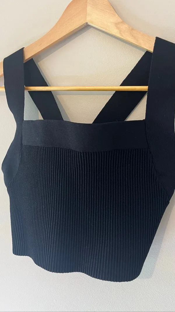 Aritzia Babaton Black Sculpt Knit Cross-Back Cropped Tank Top Size S - Image 3