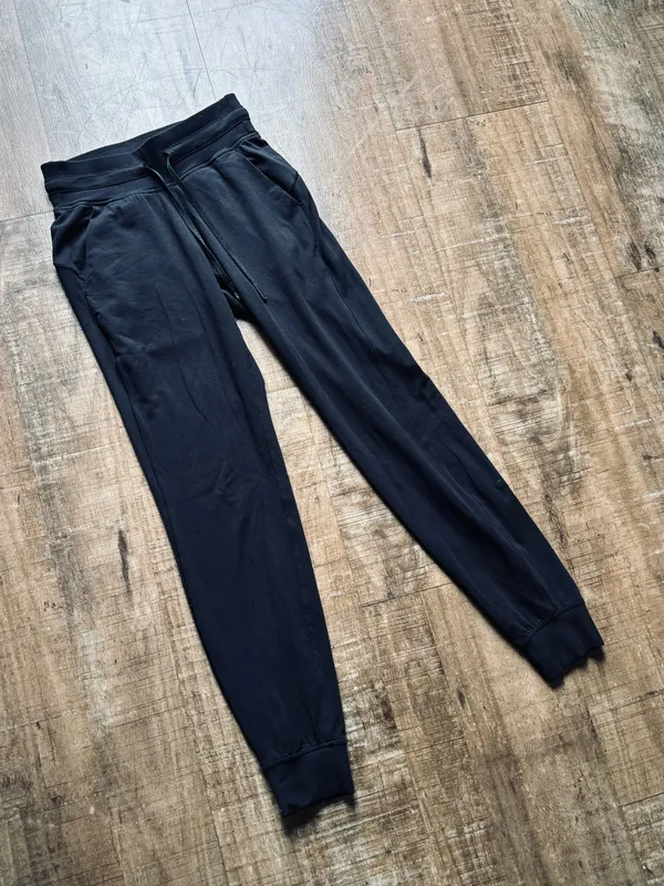 Lululemon women's Readyy To Rulu Pant *29" Black jogger size 2 - Image 3