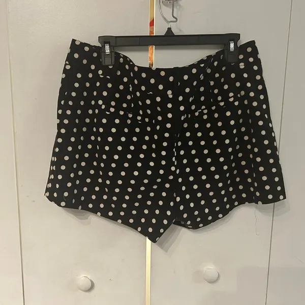 LOFT High Waist Black and White Polka Dot Shorts - Image 3