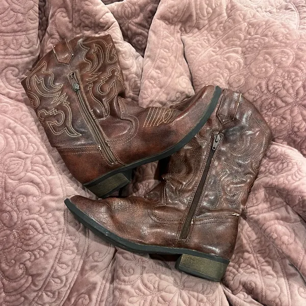 6 Cherokee Brown Leather Western Boots - Image 2
