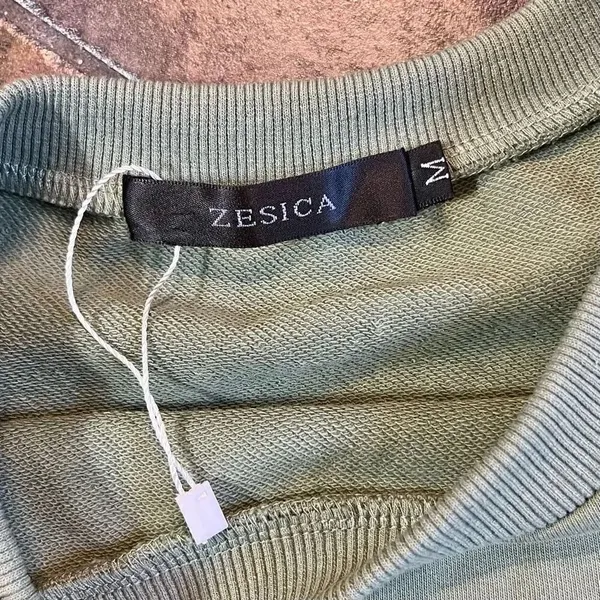 Zesica Women’s Green Cropped Sweatshirt Medium - Image 7