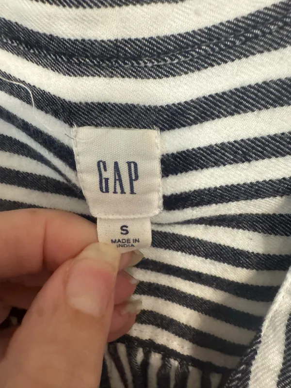 Gap shirt - Image 2