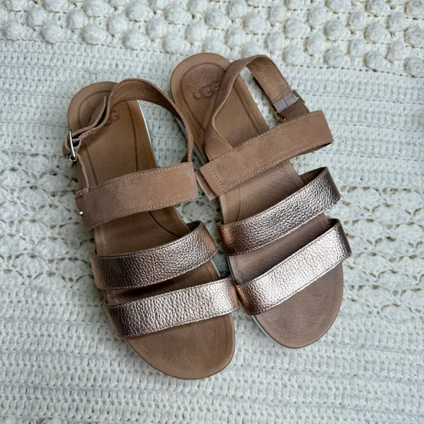 UGG Braelynn Metallic Leather Sandals Rose Gold Size 10 - Image 15