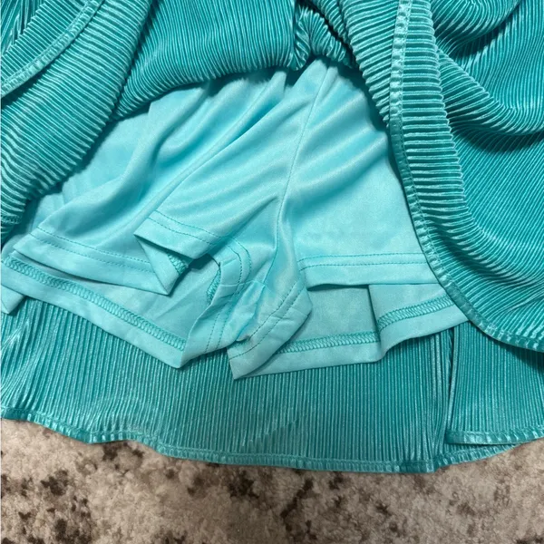 Beautiful boutique She + Sky mini ribbed flowy turquoise skirt - Image 2