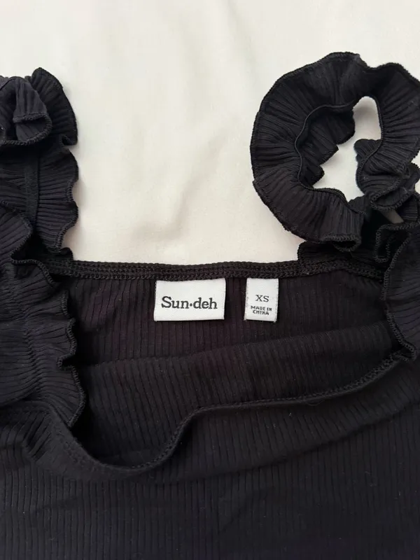 Sundeh Aritzia Top - Image 2