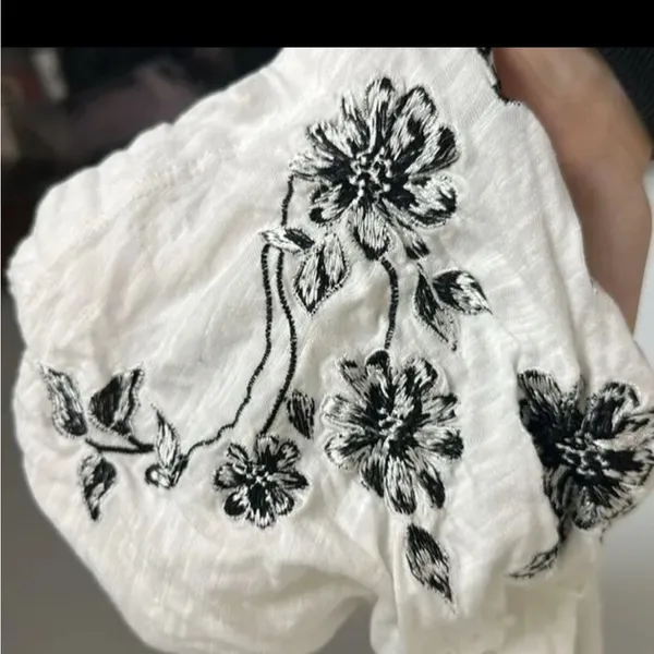 Anthropologie Embroidered‎ Floral Top size S - Image 5