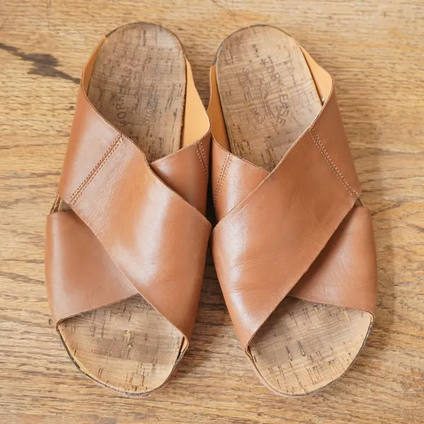 Kork-Ease Women's Size 9M Brown Leather Criss Cross Slide Sandals Casual Comfort - Image 2