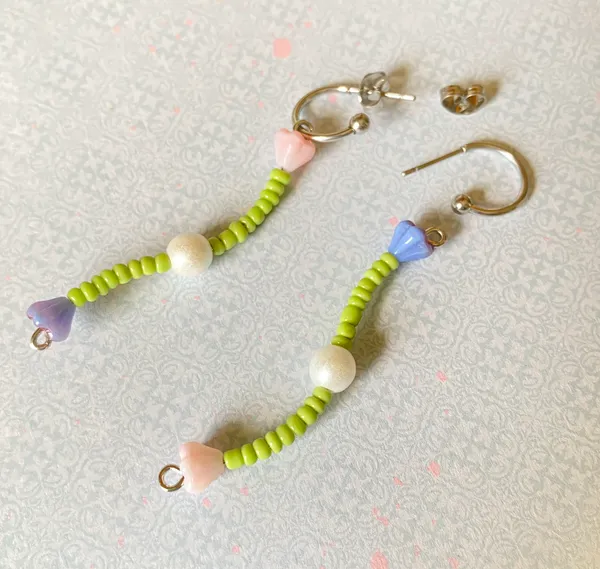 Handmade quality Czech glass beads pearl/flower & seed beads unique earrings💚🌞🤍🍃2WAY!! - Image 3