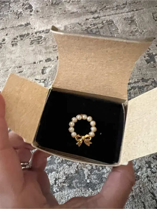 NEW Avon Perlesque Wreath Pin White - Image 2