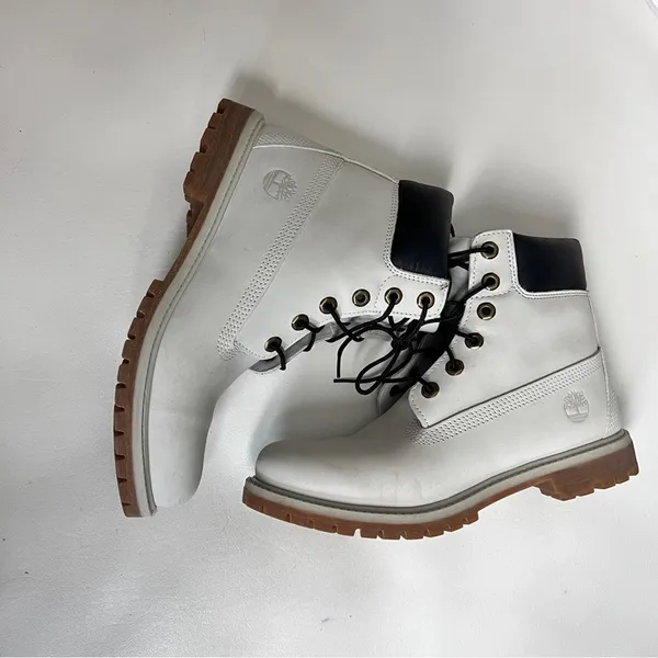 Timberland Women's 6" Premium Durable Cold Weather Winter Boot Sz 8.5 - Image 8
