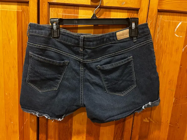 Aeropostale Shorts Jean Midi - Image 2
