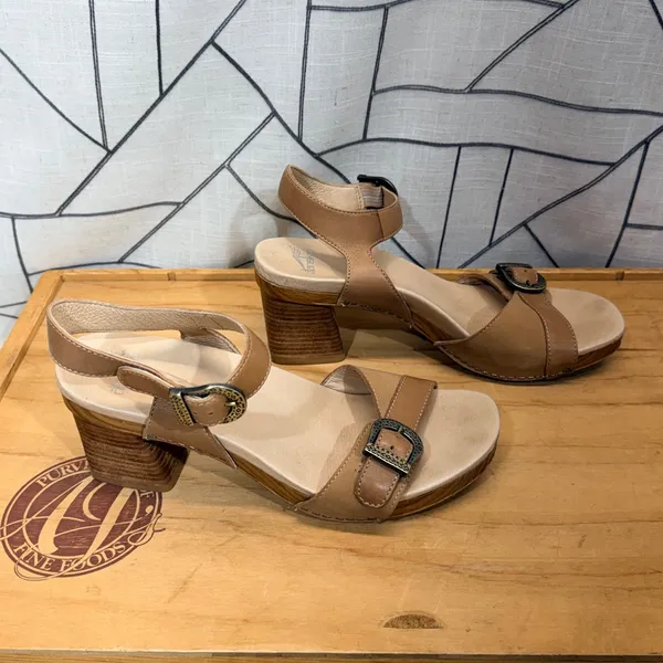 Dansko Tan Leather Buckle Clog Sandals Wood Grain Block Heel‎ Womens 40 EU - Image 3