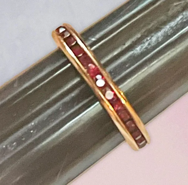 Vintage Avon Red Stones Ring - Image 3