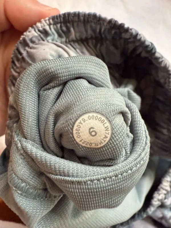 Lululemon Hotty Hot 2.5" Shorts - Image 3