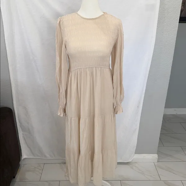Elegant Cream Long Sleeve Dress - Image 3